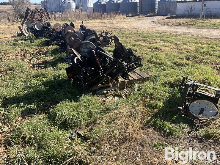 kinze-front-mounted-row-units-image-3