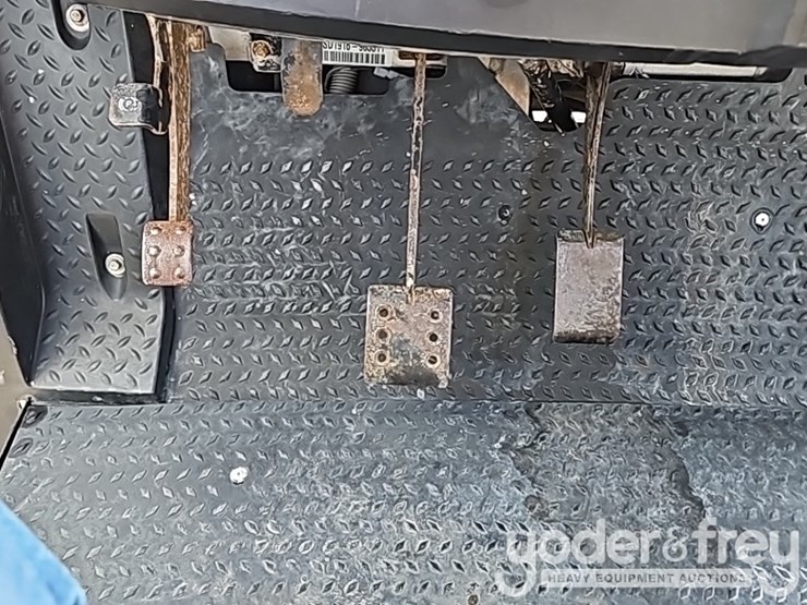 2019-club-car-carryall-1700-image-34