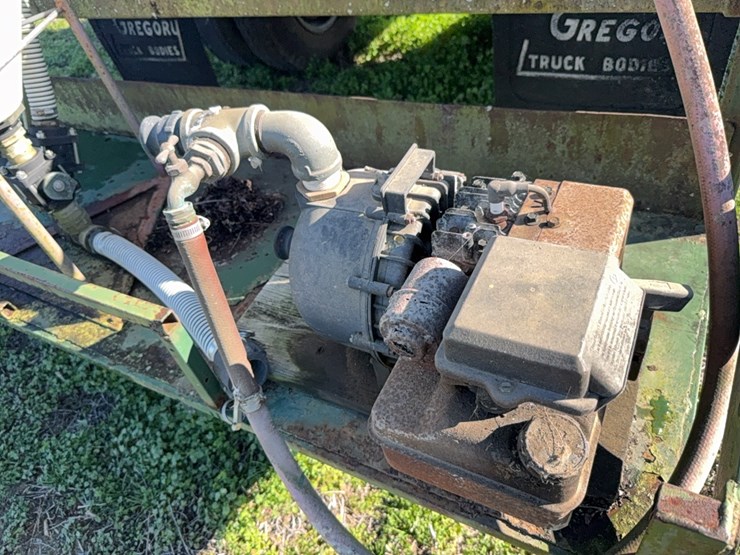 truck-body-with-hydraulic-cylinder,-still-in-place-with-poly-tank,-rinse-tank,-motor,-located-at-107-jernigan-swamp-rd.,-ahoskie,-nc-image-31