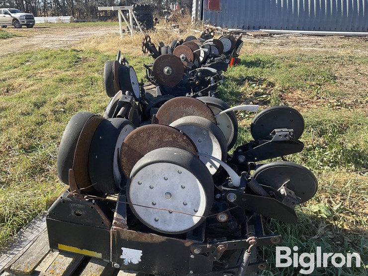 kinze-front-mounted-row-units-image-6