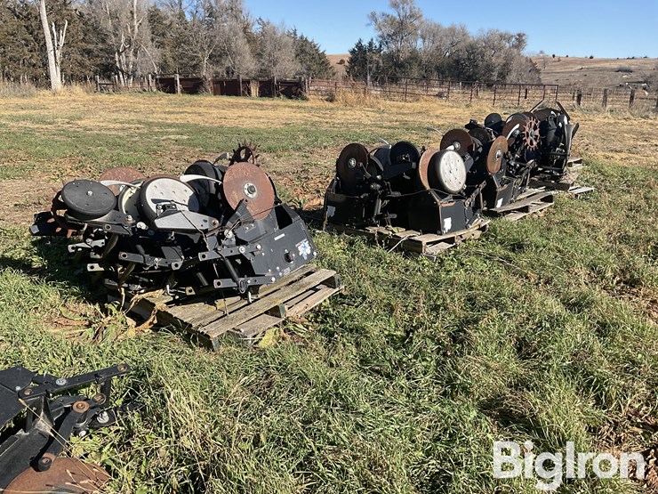 kinze-front-mounted-row-units-image-1