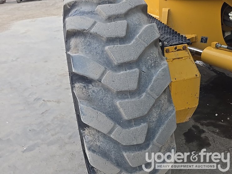 2017-deere-872g-image-90