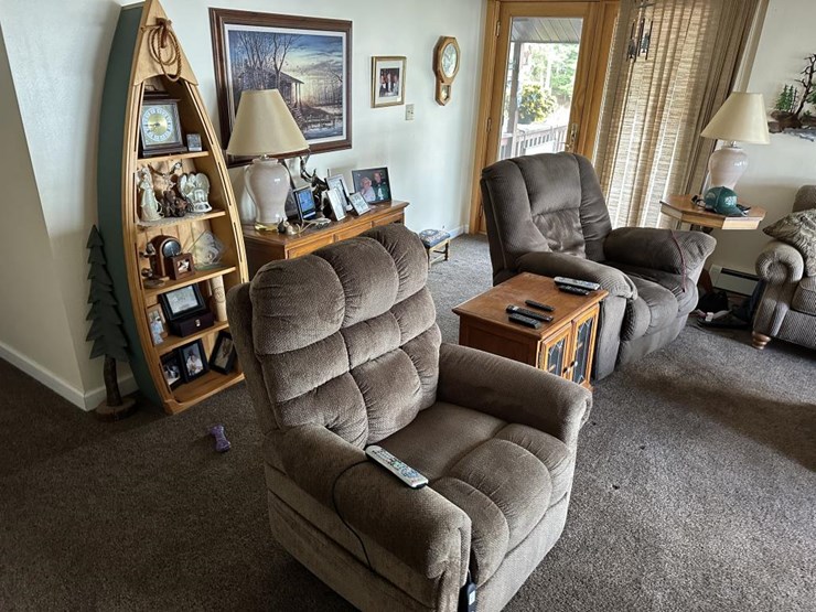 #100-•-waterfront-pub-with-4-bed/2-bath-apartment-image-97