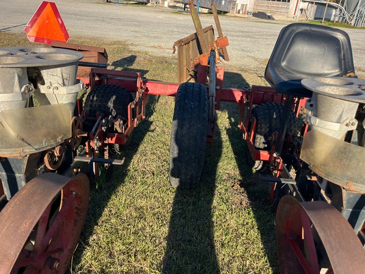 4-row-set-mechanical-6000-carosel-transplanters-on-a-210”x4”x7”-bar-located-at-1244-vandiford-thomas-rd-snow-hill-n-c--call-252-531-8061-for-info-image-5