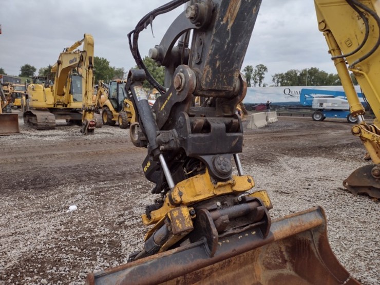 22-hyundai-hx140al-image-23