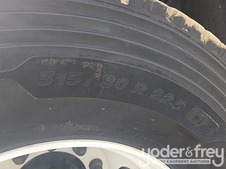 2021-freightliner-m2-106-image-45