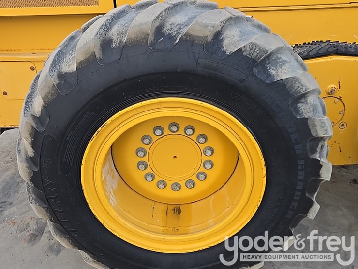 2017-deere-872g-image-83