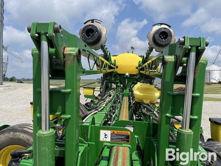 2020-john-deere-1775-image-17