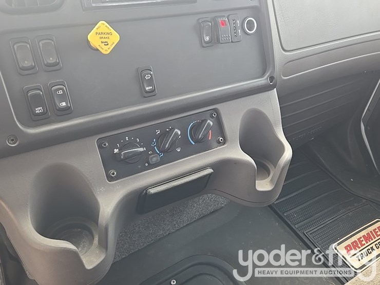 2021-freightliner-m2-106-image-116