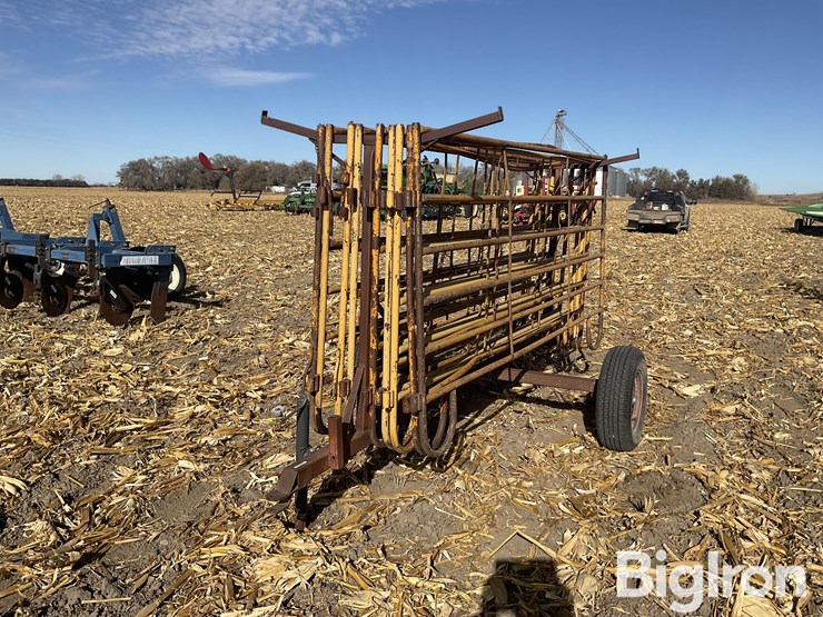panel-trailer-w/-panels-image-1