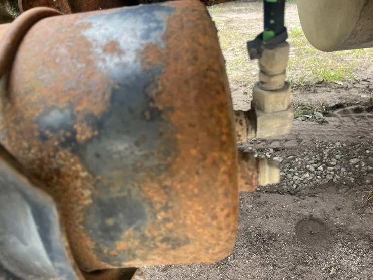 #1633-•-1995-freightliner-usf-1e-sleeper-cab-truck-tractor-image-21