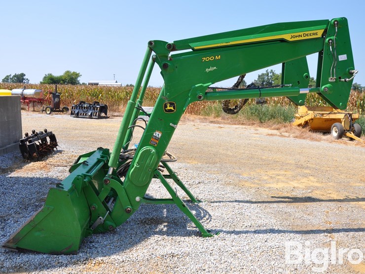 2021-john-deere-700m-image-8