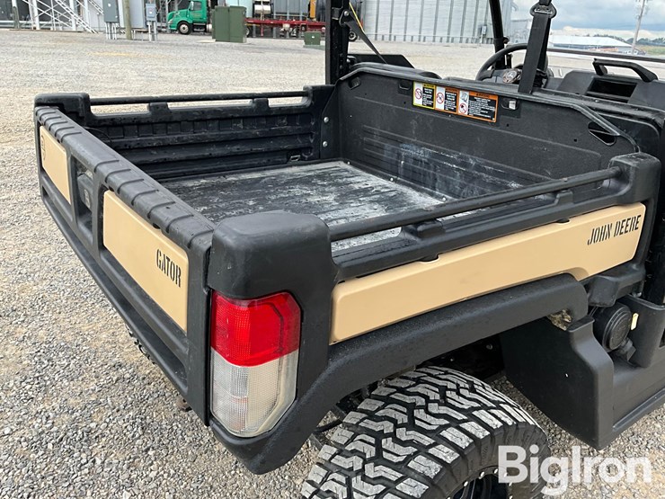 2023-john-deere-gator-image-12