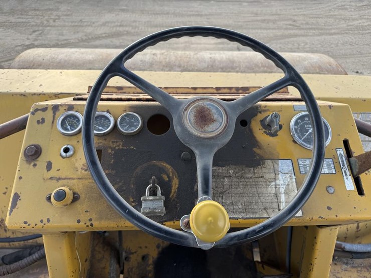 1982-caterpillar-3208-image-38