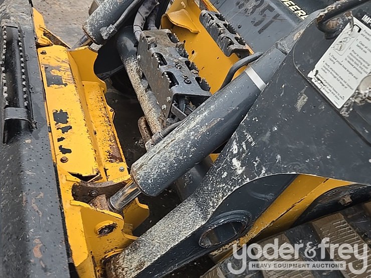 2020-deere-333g-image-27