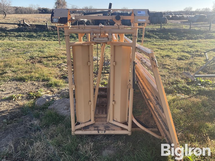 foremost-calf-working-table-image-2