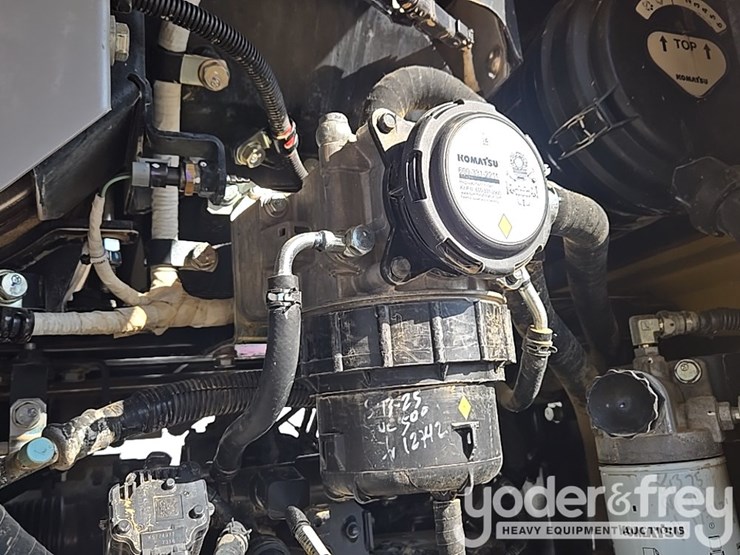 2018-komatsu-wa200-8-image-111