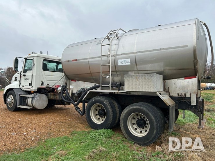 2006-mack-cxn613-vision-liquid-tender-truck-(pz14209,-unit-27926)-image-3