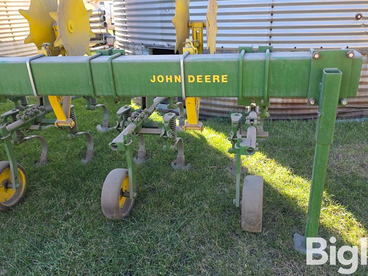 john-deere-8r30"-cultivator-image-8