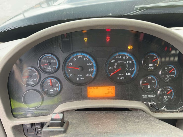 2010-international-7400-image-22