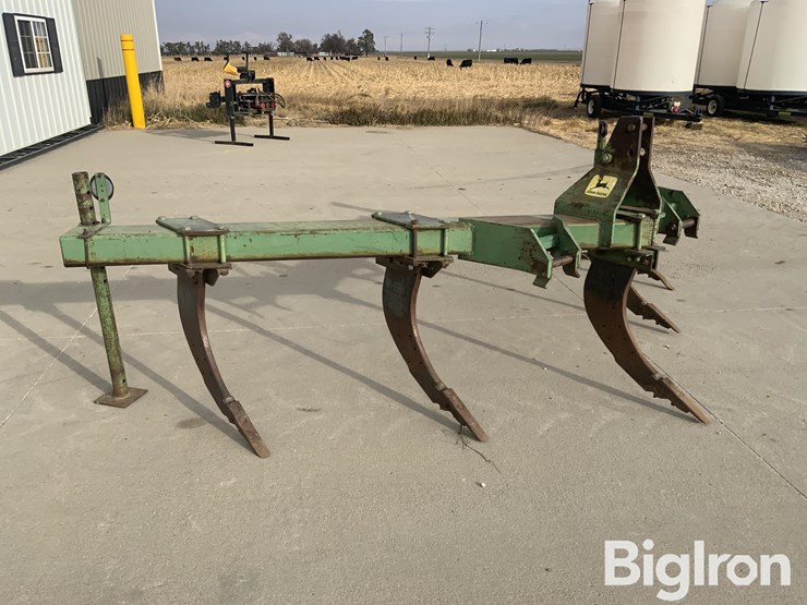 john-deere-5r-ripper-image-3