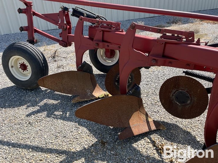 international-720-image-16