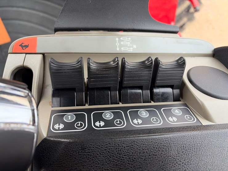 2012-case-ih-400-image-45