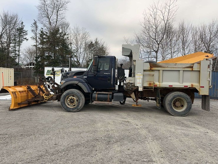 2010-international-7400-image-8