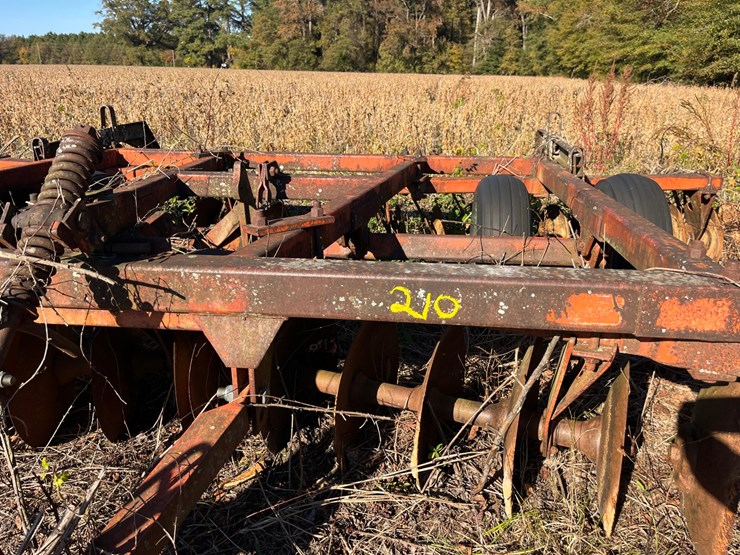 13’-case-disk-9”-spacing,-20”-blades,-no-hydraulics,-frame-for-drag-board,-located-at-276-jonestown-rd,-snow-hill-nc-call-252-531-8061-for-more-information-image-11