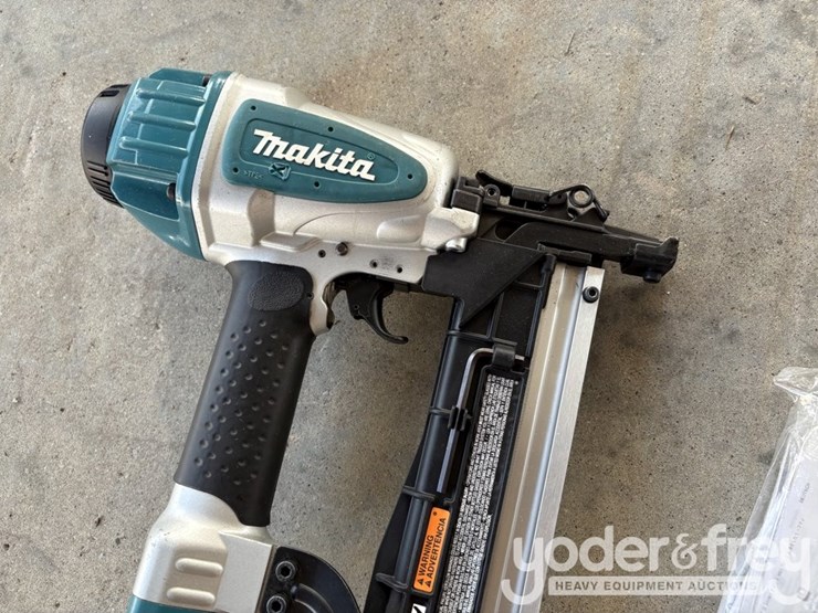 makita-7/16"-medium-crown-stapler-16,-at1150a-(1yr-factory-warranty)-image-3