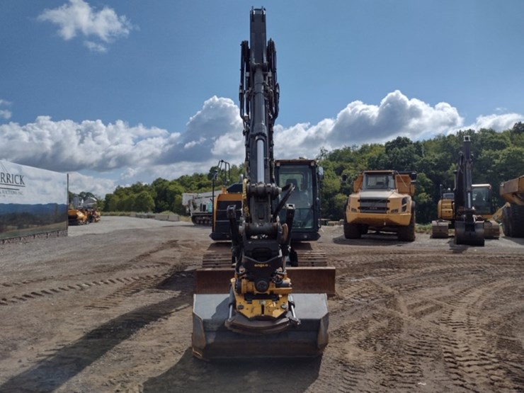 22-hyundai-hx140al-image-2