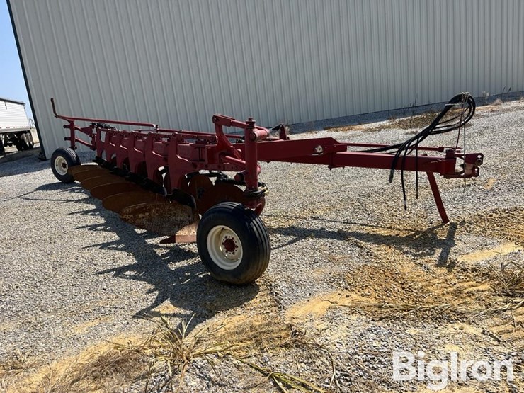 international-720-image-3