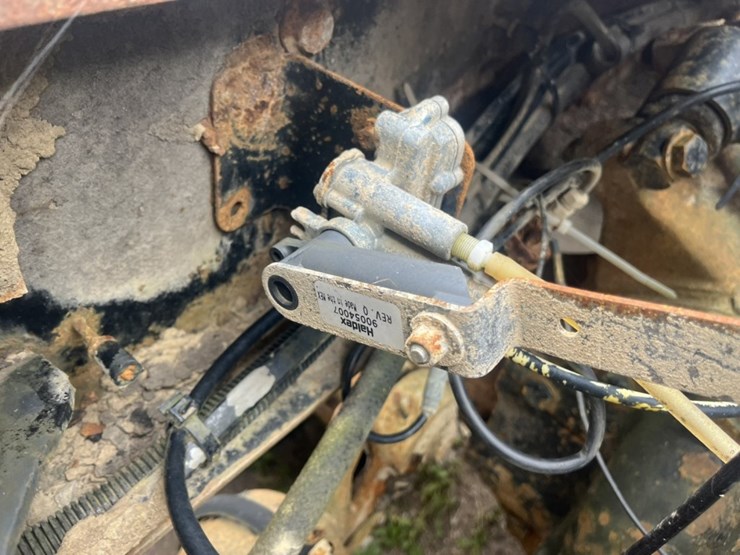 #1633-•-1995-freightliner-usf-1e-sleeper-cab-truck-tractor-image-24