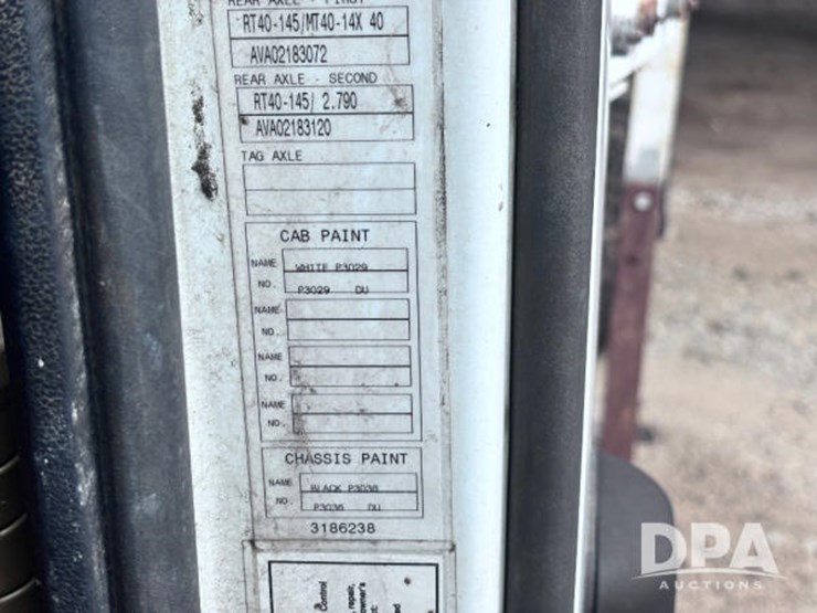 2003-volvo-10-image-92