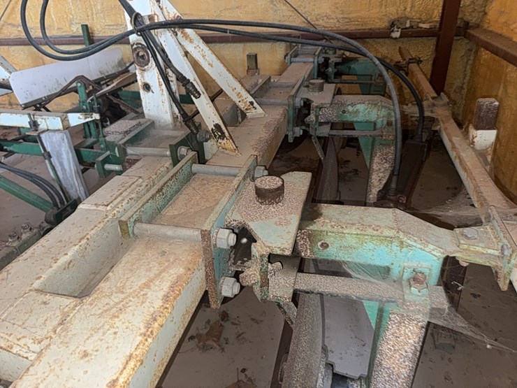 strickland-4-row-sweet-potato-inverting-plow-image-34