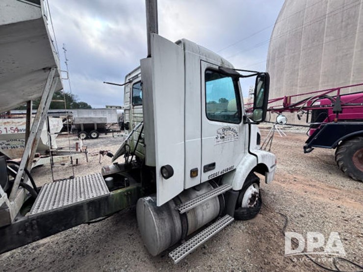 2003-volvo-10-image-7