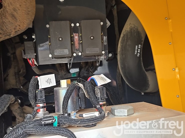 2019-deere-850l-wlt-image-83