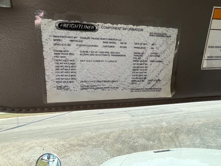 2018-freightliner-m2-106-image-20