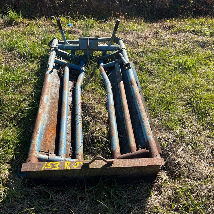 28” Cattle Head Gate located at 276 Jonestown Road Snow Hill NC call 252-531-8061 for more info