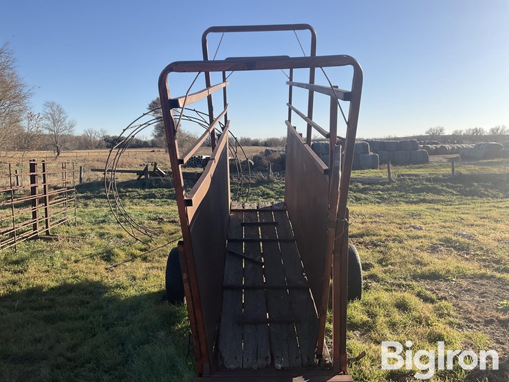 portable-livestock-chute-image-2