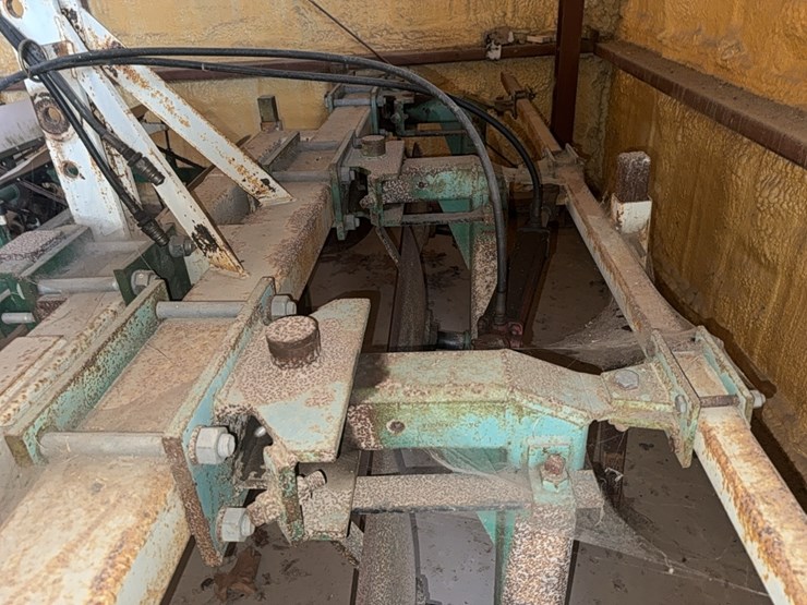 strickland-4-row-sweet-potato-inverting-plow-image-33