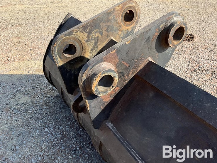 72"-c&p-excavator-bucket-image-12