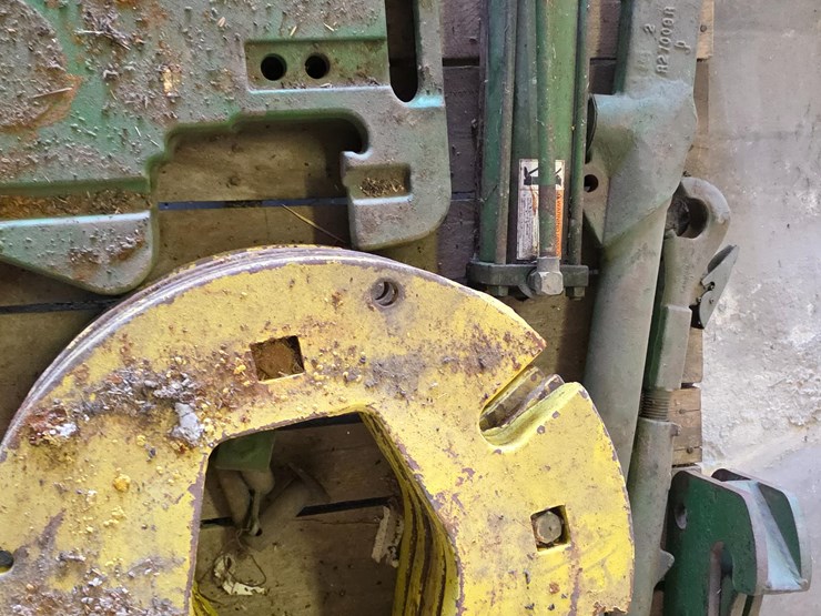 john-deere-tractor-weights-&-quick-hitch-image-14