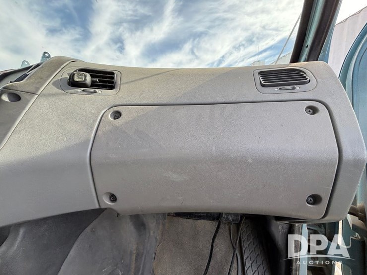 2000-caterpillar-10-image-63