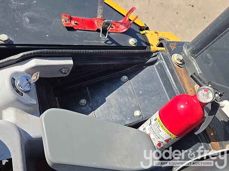 2019-deere-35g-image-69