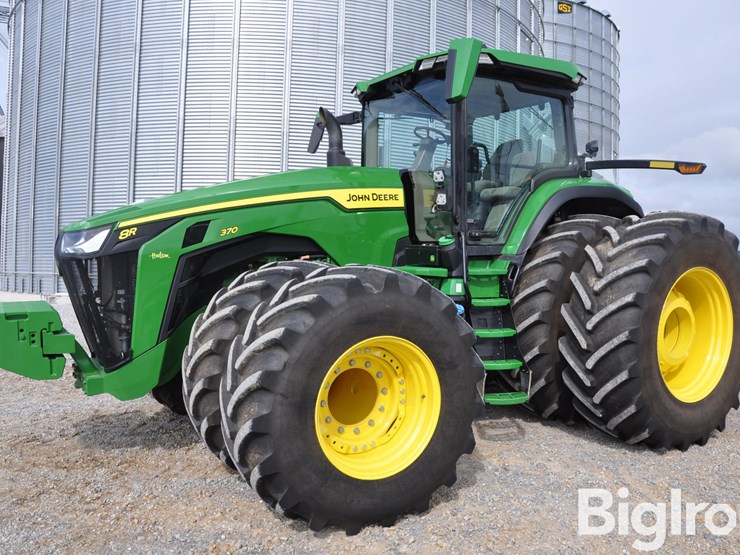 2024-john-deere-8r-370-image-1