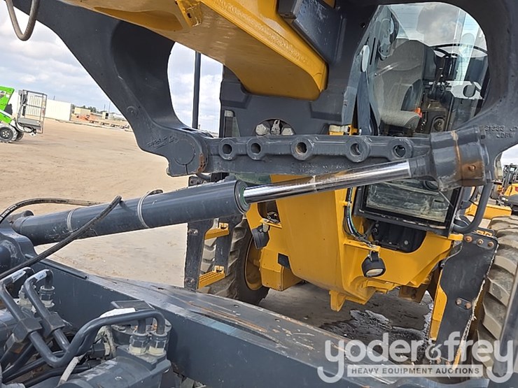 2017-deere-872g-image-29