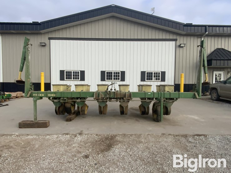 john-deere-7100-image-2