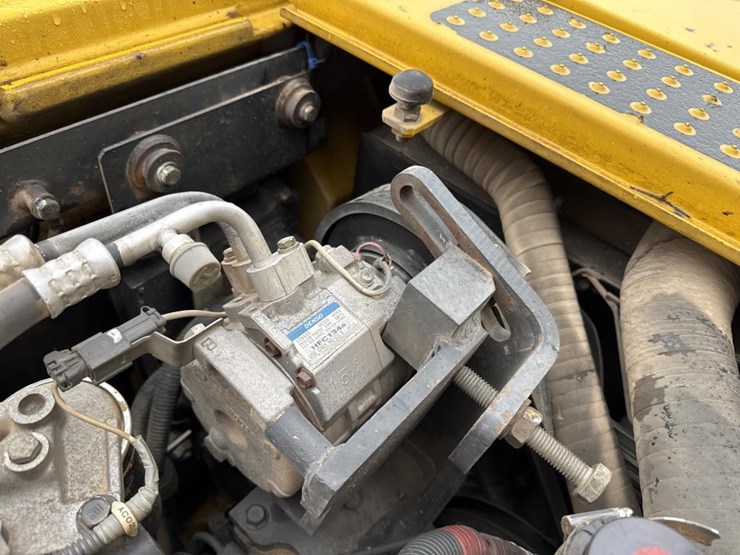 komatsu-pc138us-image-38