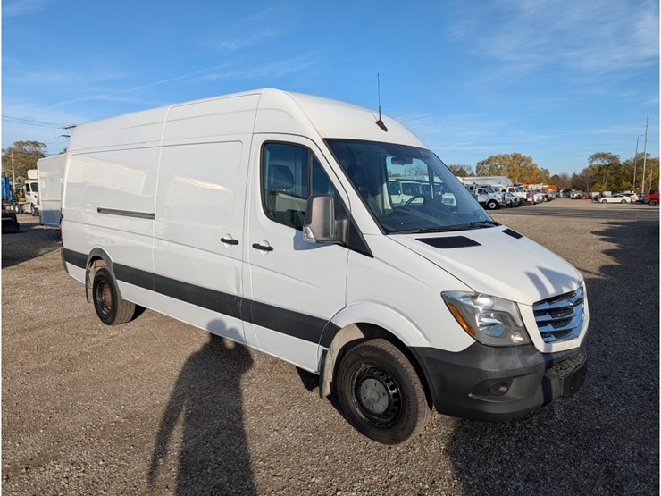 2017-freightliner-sprinter-image-3